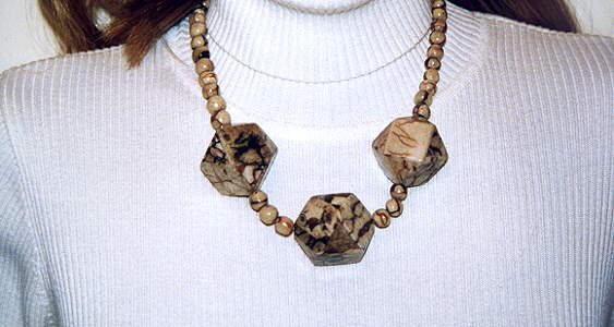 collier h16